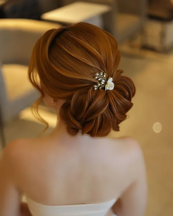 ترند جدیدترین شینیون اروپایی 2025 | برای دخترای مینیمال و باکلاس! 14 The latest European chignon 10