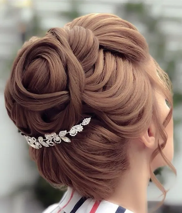 ترند جدیدترین شینیون اروپایی 2025 | برای دخترای مینیمال و باکلاس! 26 The latest European chignon 22