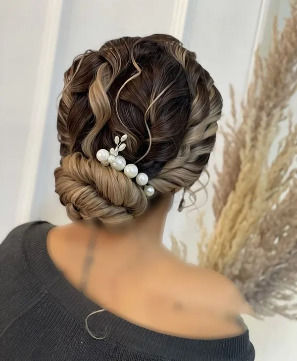 ترند جدیدترین شینیون اروپایی 2025 | برای دخترای مینیمال و باکلاس! 28 The latest European chignon 24