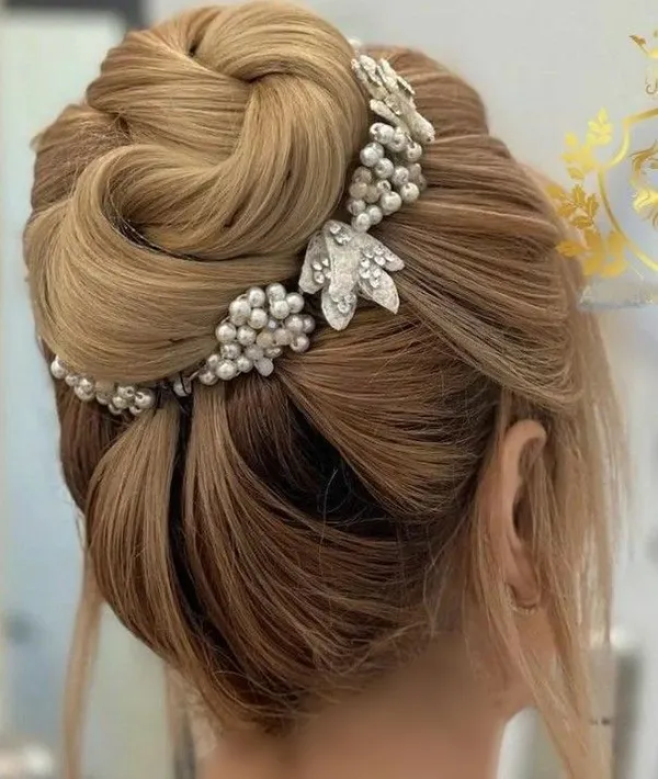 ترند جدیدترین شینیون اروپایی 2025 | برای دخترای مینیمال و باکلاس! 6 The latest European chignon 4