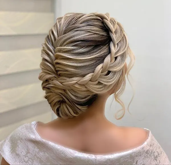 ترند جدیدترین شینیون اروپایی 2025 | برای دخترای مینیمال و باکلاس! 12 The latest European chignon 9