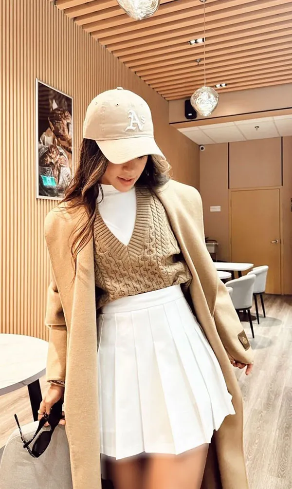 Style idea with a white skirt 17