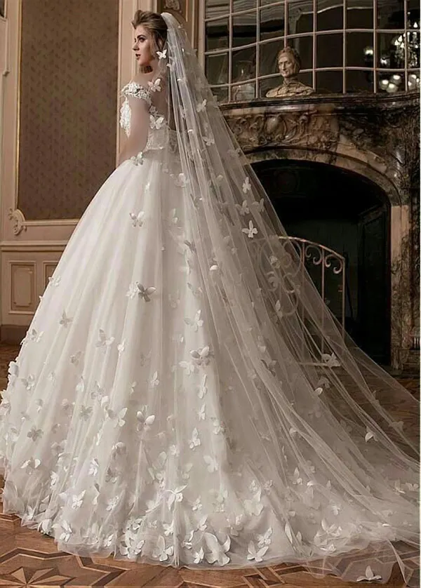 لباس عروس اروپایی جدید 2025 | از تور تا برشهای تمیز، لطیف و بینهایت شیک! 19 New European wedding dress 16