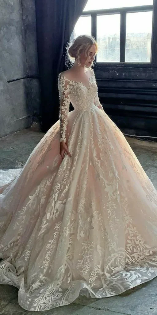 لباس عروس اروپایی جدید 2025 | از تور تا برشهای تمیز، لطیف و بینهایت شیک! 18 New European wedding dress 17