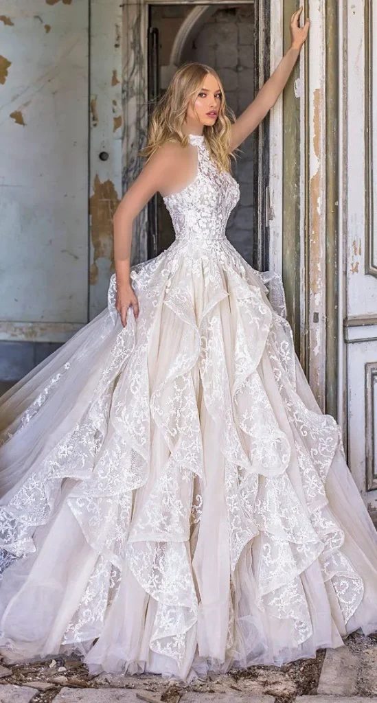 لباس عروس اروپایی جدید 2025 | از تور تا برشهای تمیز، لطیف و بینهایت شیک! 28 New European wedding dress 27