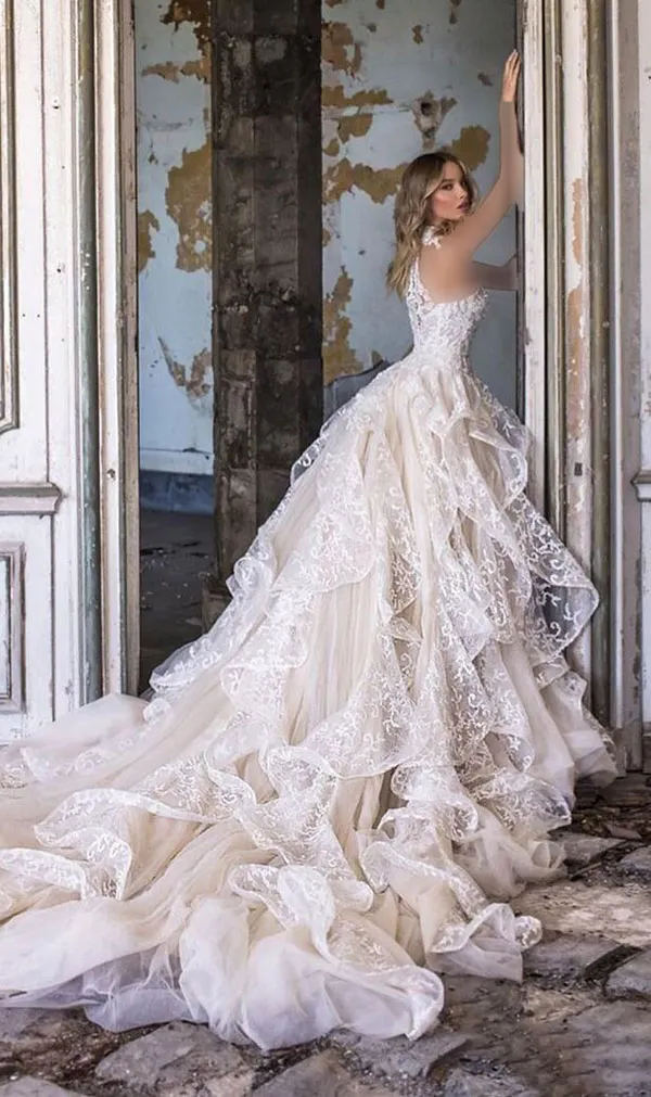 لباس عروس اروپایی جدید 2025 | از تور تا برشهای تمیز، لطیف و بینهایت شیک! 5 New European wedding dress 3