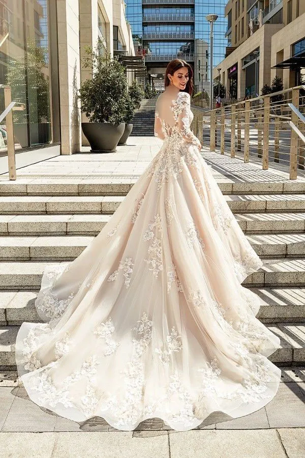 لباس عروس اروپایی جدید 2025 | از تور تا برشهای تمیز، لطیف و بینهایت شیک! 31 New European wedding dress 30