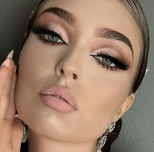 Beautiful makeup for girls 24