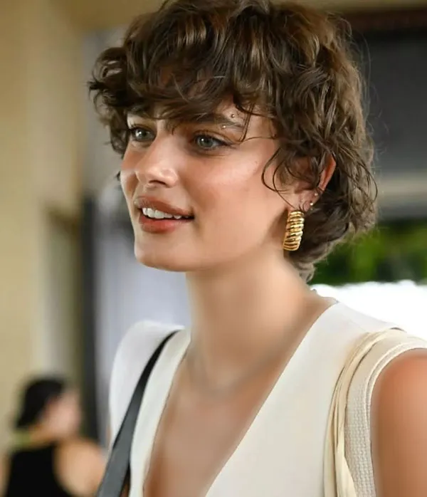 Beautiful short hairstyle 12