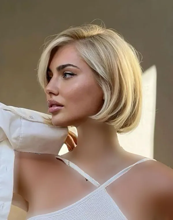 Beautiful short hairstyle 17