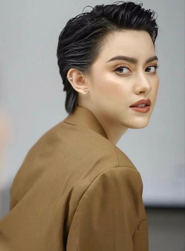Beautiful short hairstyle 32