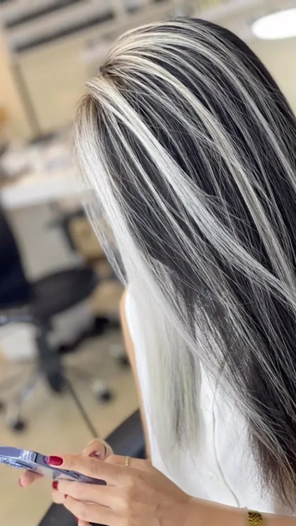 Black and blonde hair color 15