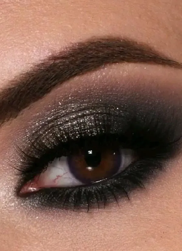 37 مدل آرایش چشم مشکی دخترانه؛ از مدل ملایم تا اسموکی لاکچری! 11 Black eye makeup for girls 10