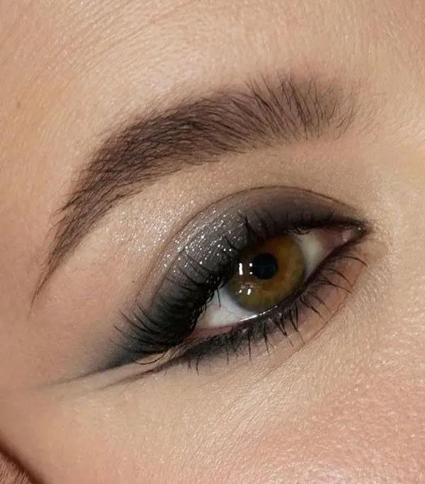 37 مدل آرایش چشم مشکی دخترانه؛ از مدل ملایم تا اسموکی لاکچری! 12 Black eye makeup for girls 11