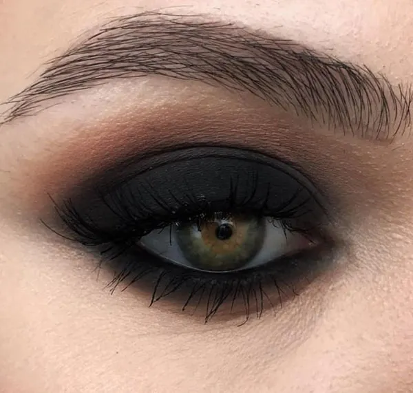 37 مدل آرایش چشم مشکی دخترانه؛ از مدل ملایم تا اسموکی لاکچری! 14 Black eye makeup for girls 13