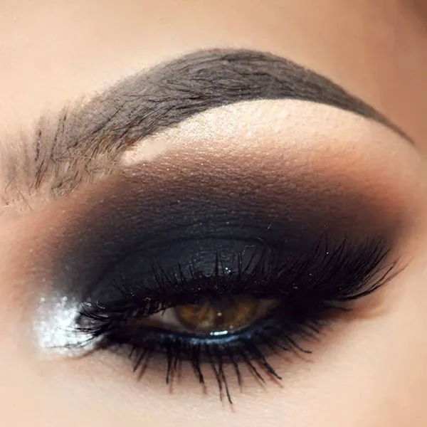 37 مدل آرایش چشم مشکی دخترانه؛ از مدل ملایم تا اسموکی لاکچری! 17 Black eye makeup for girls 15