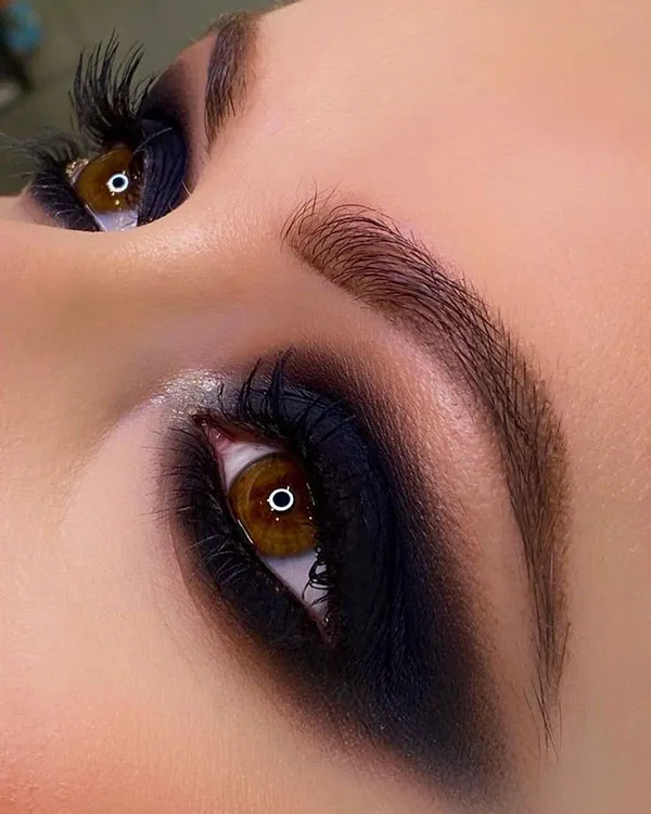 37 مدل آرایش چشم مشکی دخترانه؛ از مدل ملایم تا اسموکی لاکچری! 19 Black eye makeup for girls 18