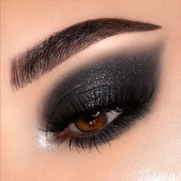 37 مدل آرایش چشم مشکی دخترانه؛ از مدل ملایم تا اسموکی لاکچری! 5 Black eye makeup for girls 2