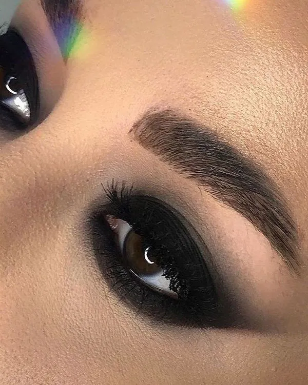 37 مدل آرایش چشم مشکی دخترانه؛ از مدل ملایم تا اسموکی لاکچری! 23 Black eye makeup for girls 22