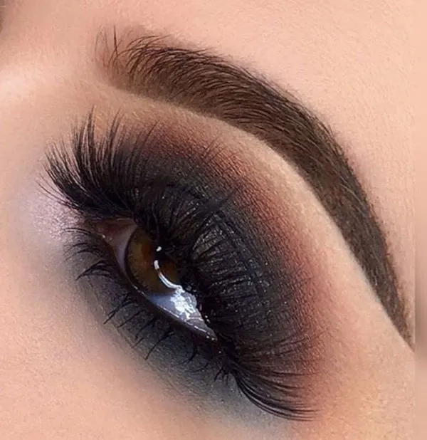 37 مدل آرایش چشم مشکی دخترانه؛ از مدل ملایم تا اسموکی لاکچری! 25 Black eye makeup for girls 24