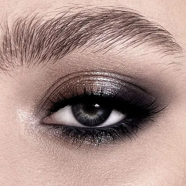 37 مدل آرایش چشم مشکی دخترانه؛ از مدل ملایم تا اسموکی لاکچری! 9 Black eye makeup for girls 8