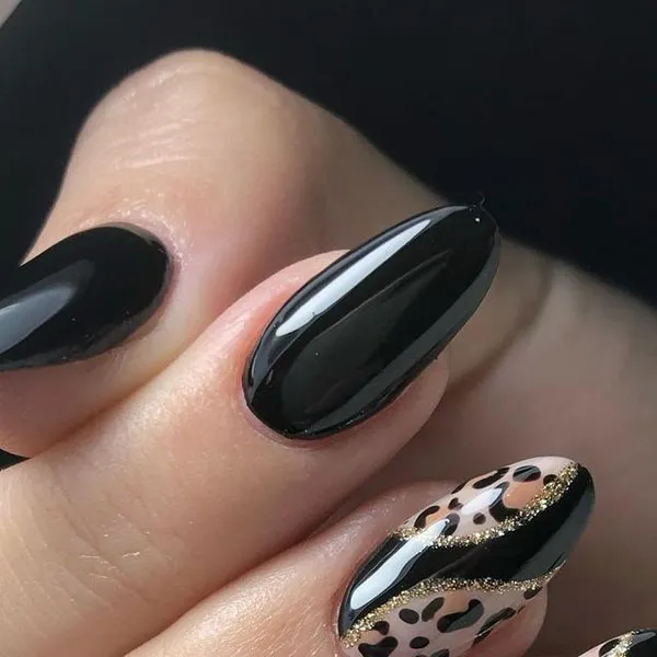جدیدترین مدل ناخن آیس مشکی | 37 استایل شیک برای دخترای خفن! 25 Black ice nails 22
