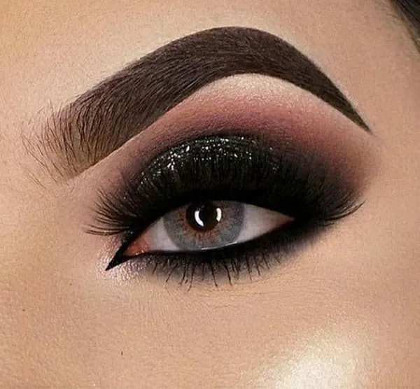 Dark eyeshadow 14