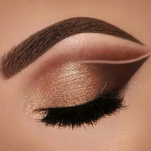 Dark eyeshadow 18