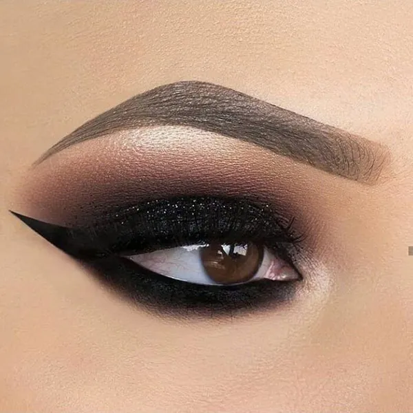 Dark eyeshadow 2