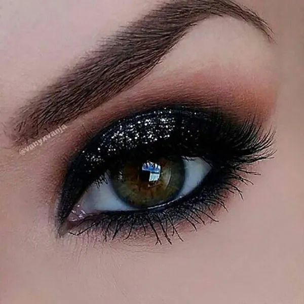 Dark eyeshadow 21