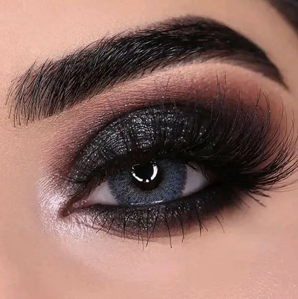 Dark eyeshadow 22