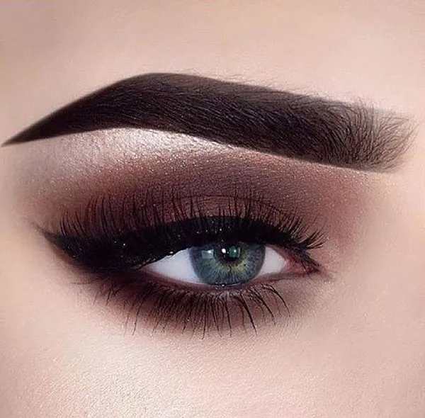 Dark eyeshadow 25