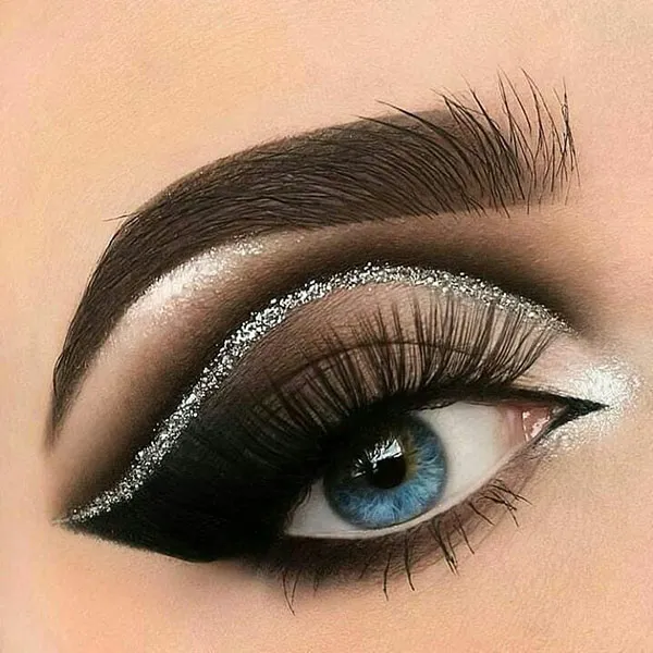 Dark eyeshadow 27