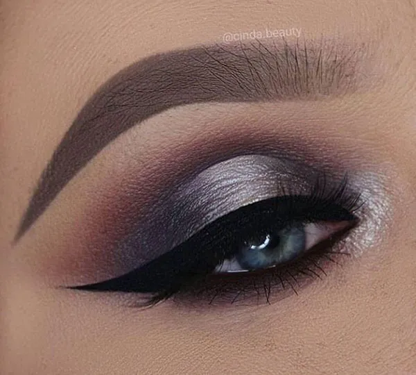 Dark eyeshadow 29