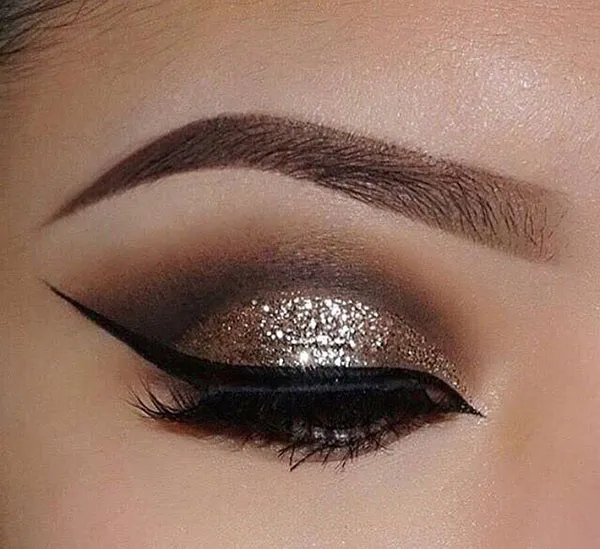 Dark eyeshadow 3