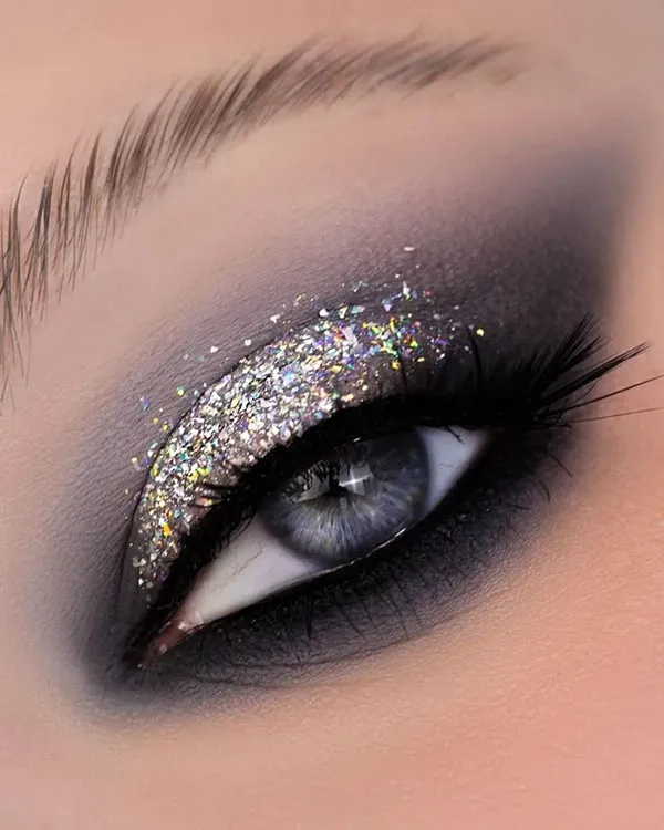 Dark eyeshadow 4