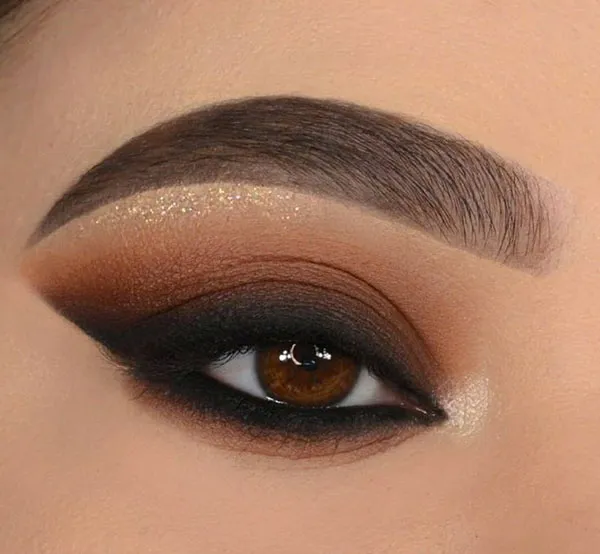 Dark eyeshadow 7