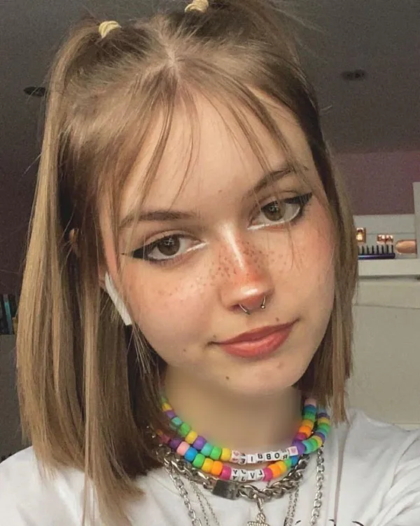 Doll girl hairstyle 23