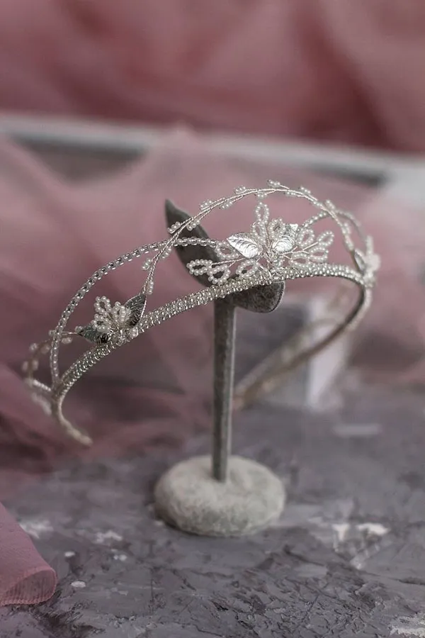 Elegant bridal crown 16