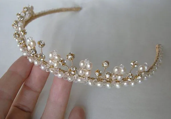 Elegant bridal crown 17