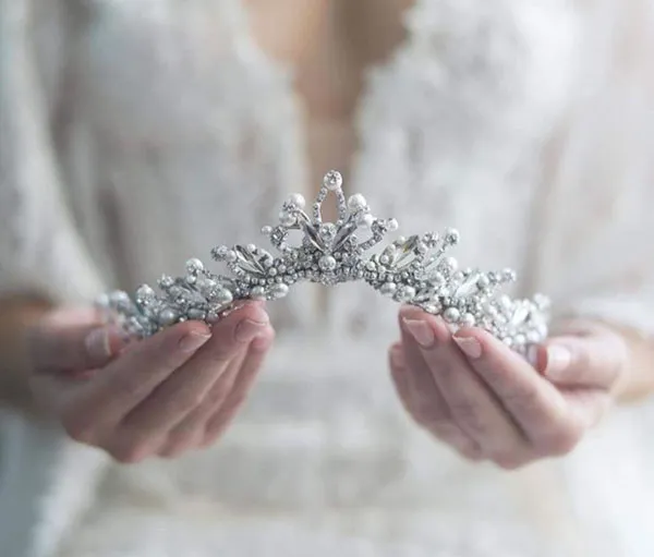 Elegant bridal crown 18
