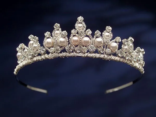 Elegant bridal crown 19