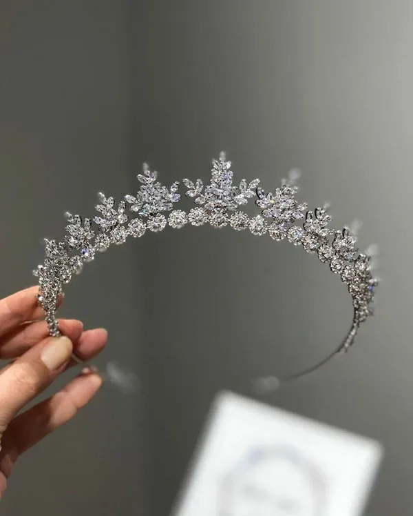 Elegant bridal crown 21