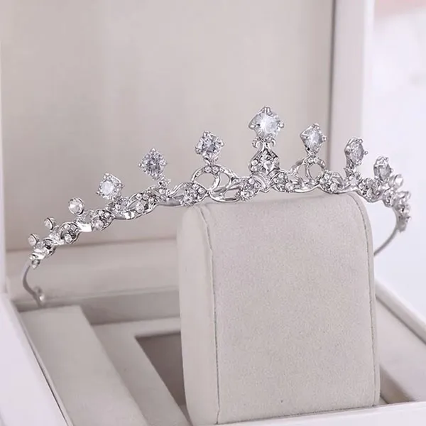 Elegant bridal crown 23
