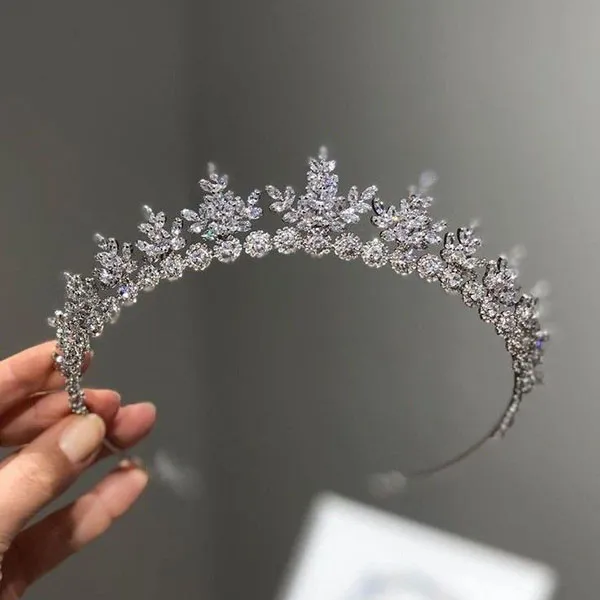 Elegant bridal crown 32