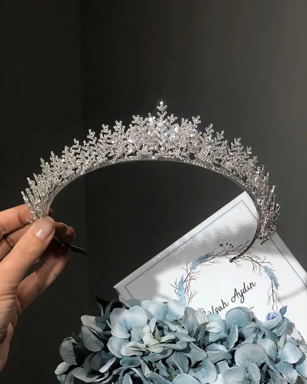 Elegant bridal crown 33