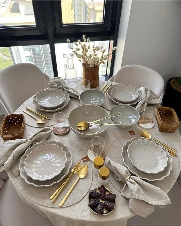 Food dish arrangement 14