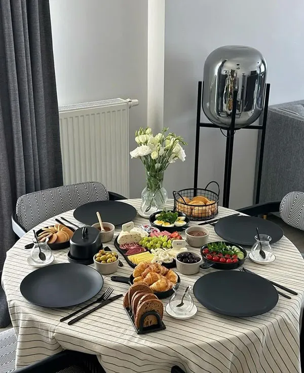 Food dish arrangement 7