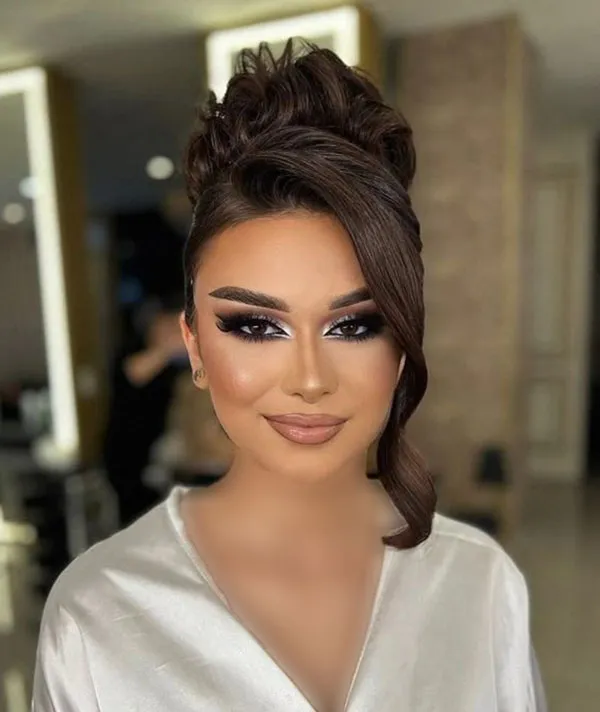Front hair chignon model 16