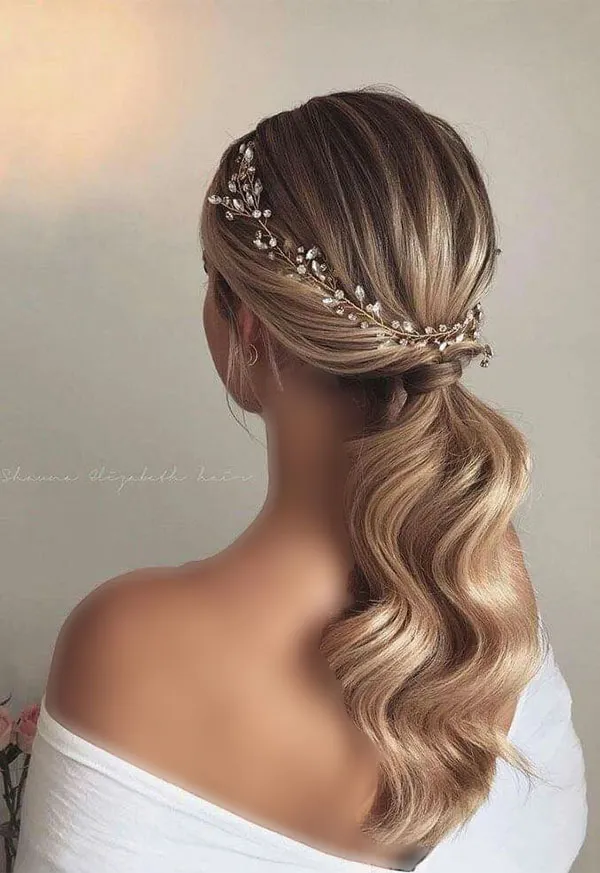 Girls curly ponytail hairstyle 17